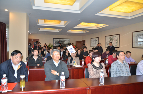 2012年首場(chǎng)西湖龍井茶拍賣(mài)會(huì )圓滿(mǎn)落槌