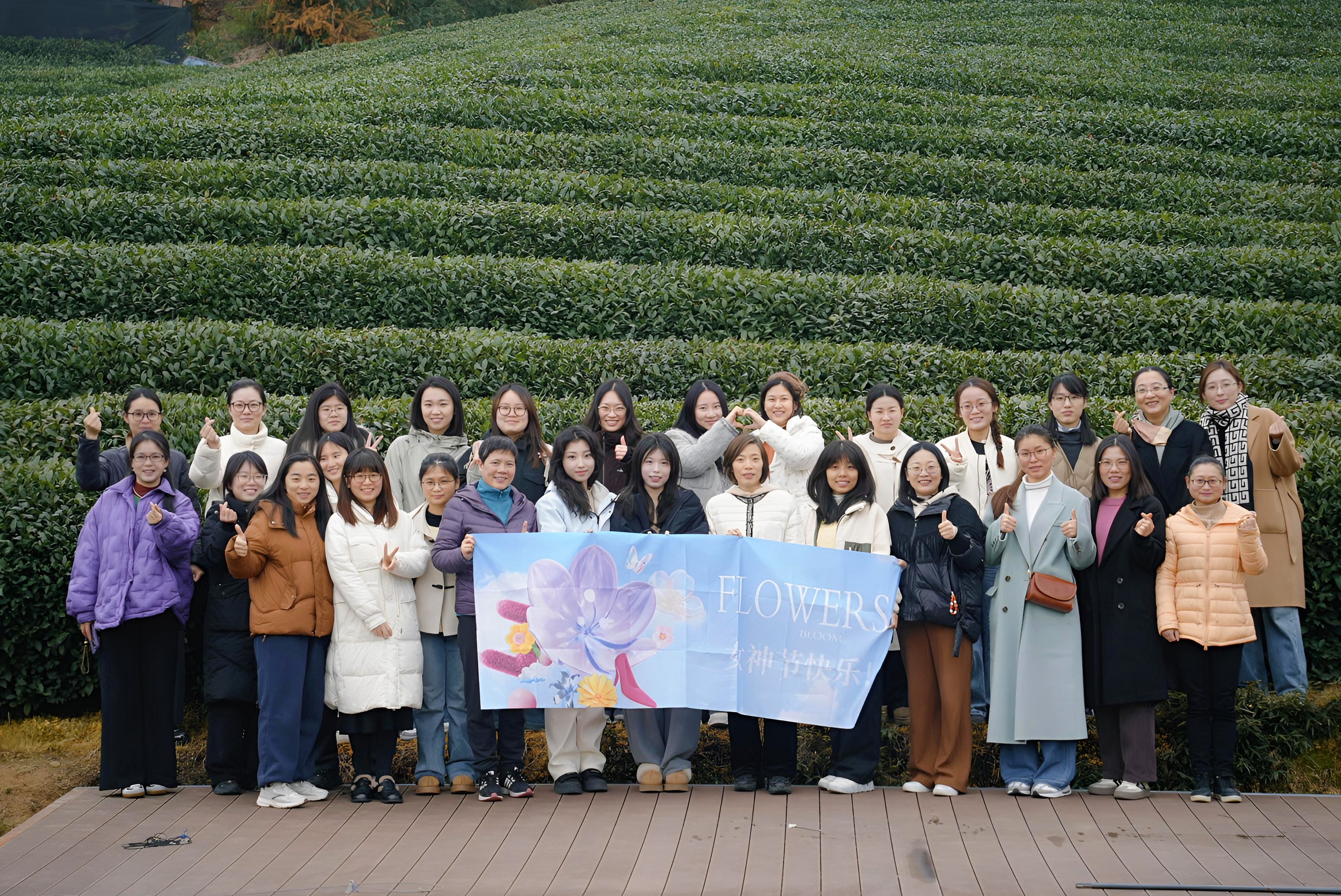 繪釉逐夢(mèng) 展藝芳華 ——浙茶集團工會(huì )組織開(kāi)展2025年度“三八”國際婦女節活動(dòng)